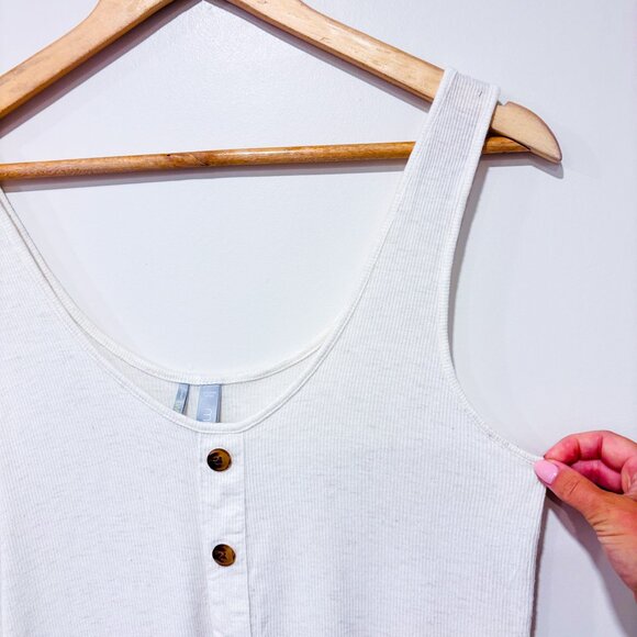 SIMONS Beige ribbed button-front tank top | Rayon blend minimalist | Small * - Picture 3 of 6